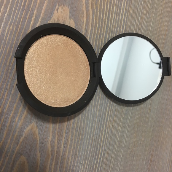 BECCA Other - Becca pressed highlighter in Prosecco Pop